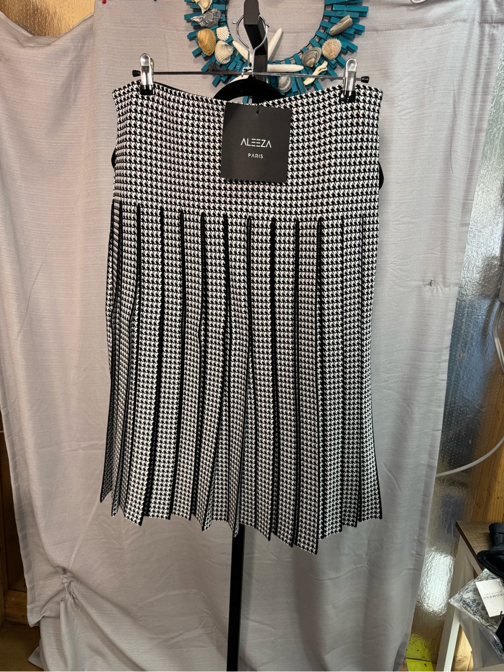 NWT Aleeza Paris Plus Black & White Houndstooth Pleated Skirt